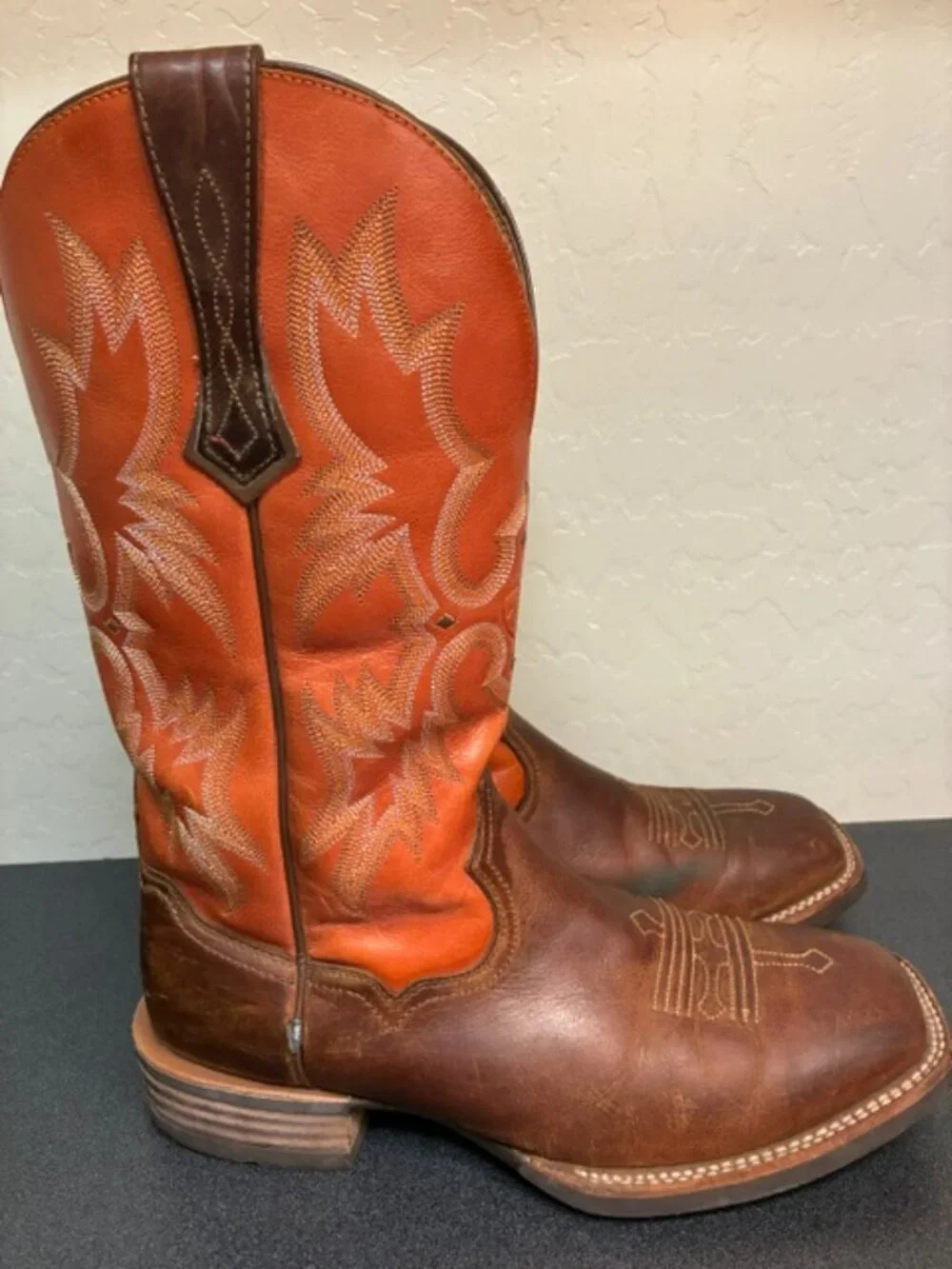 Ariat Men's 9.5D Western Cowboy Boots Leather Upper Square Toe 10014023